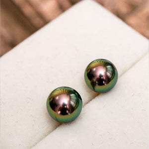 Natural Black Pearl Stud Earrings in 18k gold